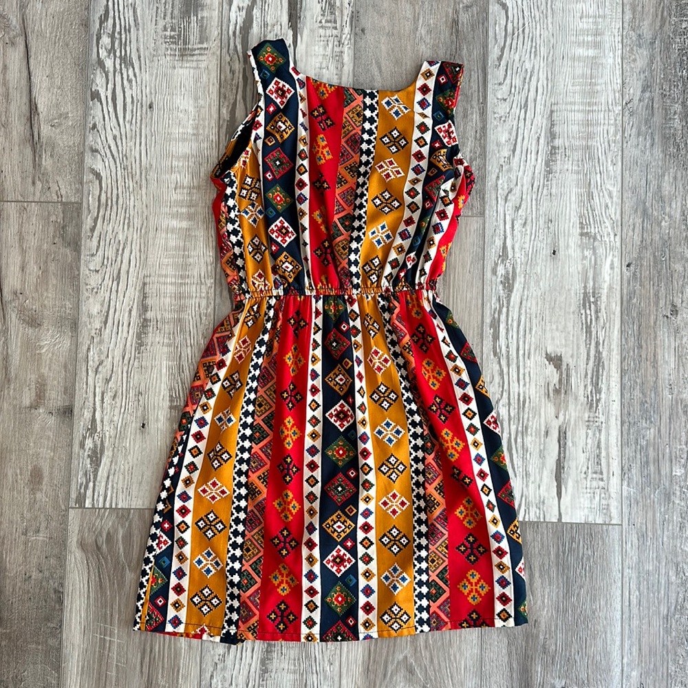 CUTE BACK!!! Look at pictures! Juniors Size small dress in like-new condition